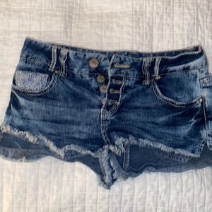 AMETHYST JEANS blue distressed denim jean shorts
